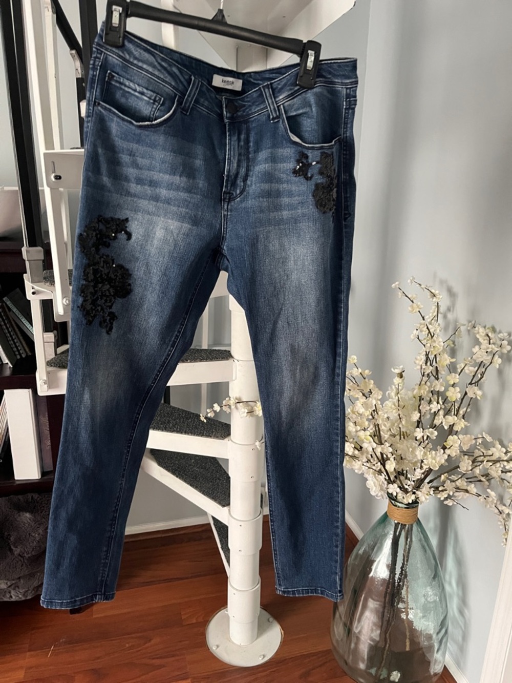 Kensie Embellished Dark Blue Women’s Jeans 10/31